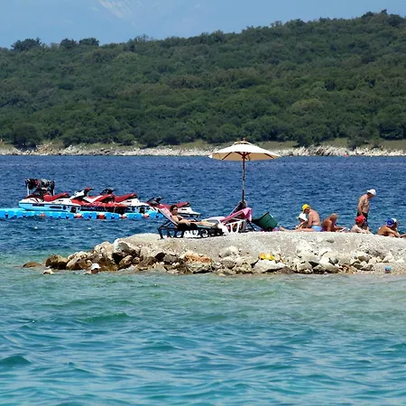 Апартаменты With Parking Space Njivice, Krk - 21770 Нивице